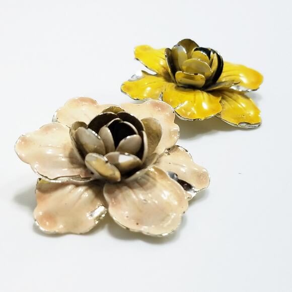 Pair of Vintage Enamel Flower Brooches – Pink & Yellow Set - Picture 5 of 10
